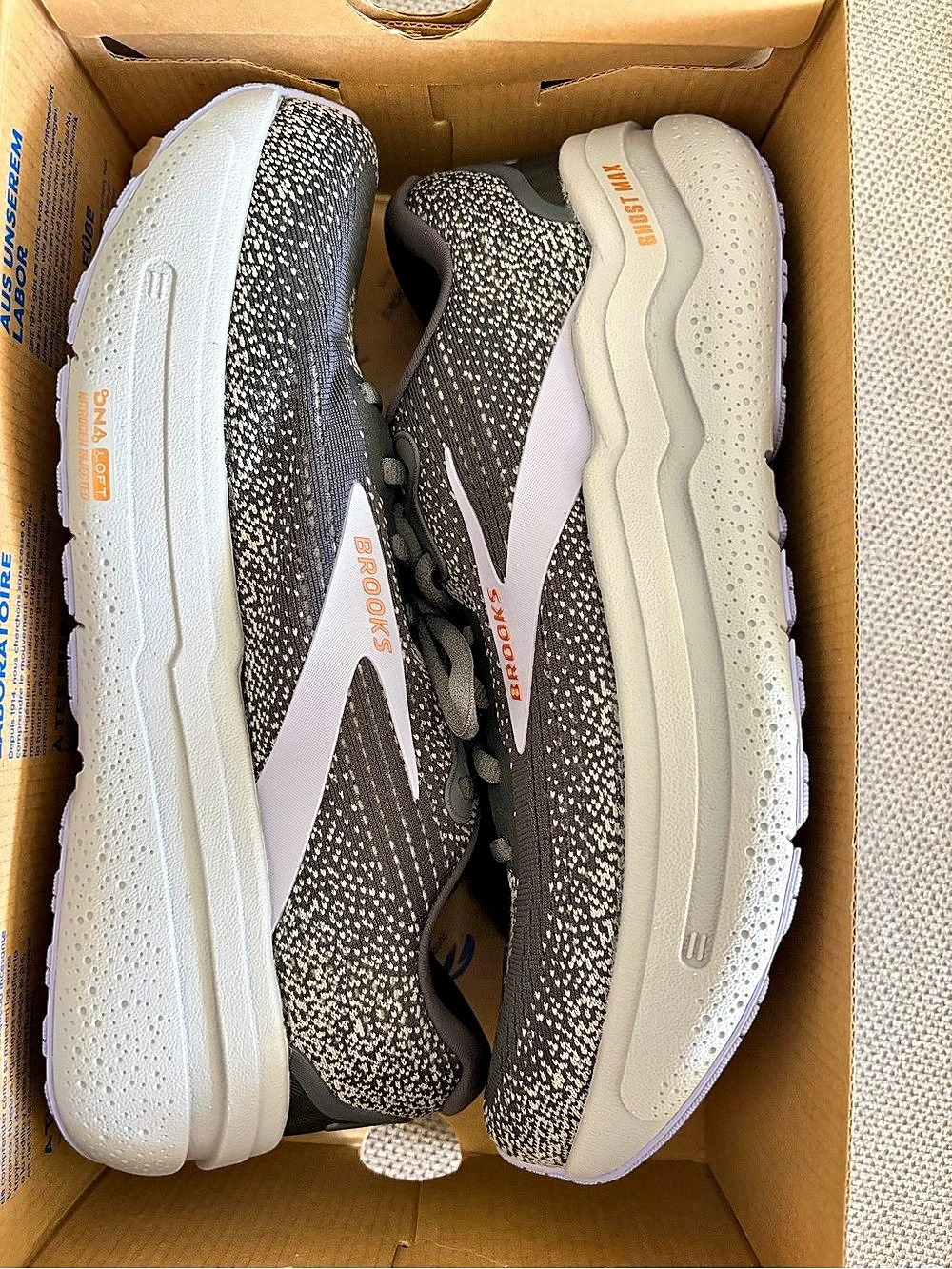 Brooks Ghost Max 2 Athletic Shoes Gray & White US 9